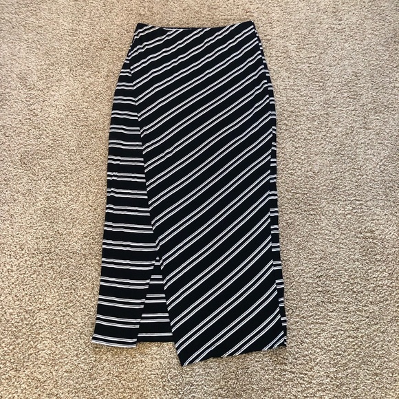 White House Black Market Dresses & Skirts - M WHBM skirt